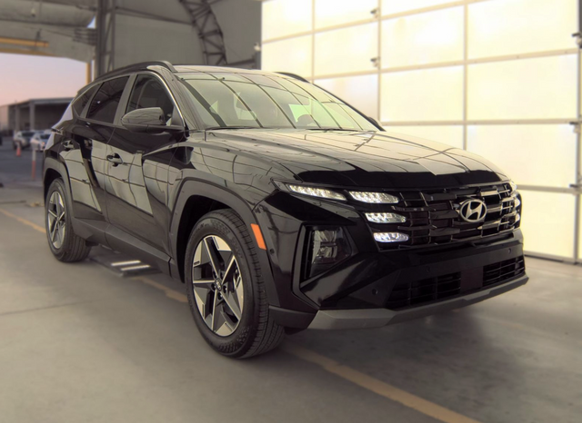 Phantom Black 2026 Hyundai Tucson SUV / Crossover Front-Wheel Drive 8-Speed Automatic