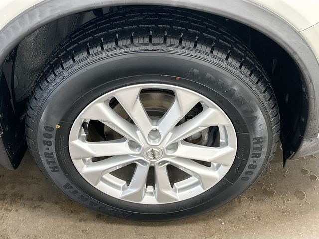 2016 Nissan Rogue SV White at Rafferty Subaru