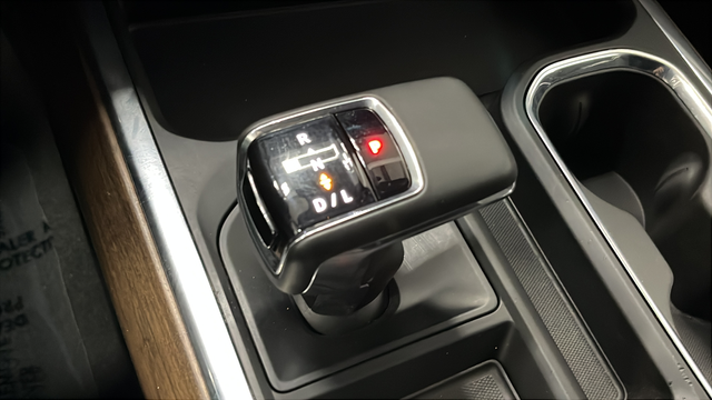 Used 2022 Iridescent Pearl Tricoat Chevrolet High Country image 19