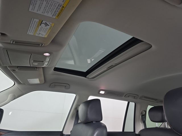 Used 2019 White Nissan Platinum image 30