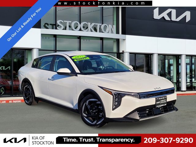 Snow White Pearl 2025 Kia K4 Sedan Front-Wheel Drive Continuously Variable Transmission