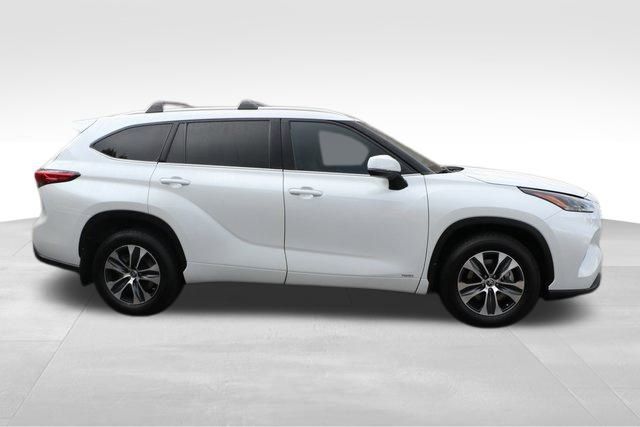 2022 Toyota Highlander Hybrid XLE 18