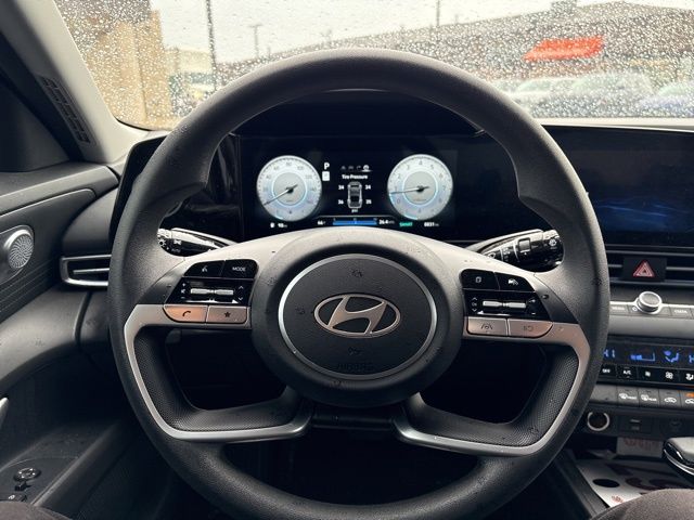 Used 2024 Black Hyundai SEL image 12