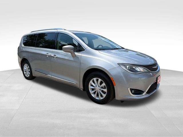 Billet Silver Metallic Clearcoat 2019 Chrysler Pacifica Minivan Front-Wheel Drive 9-Speed Automatic