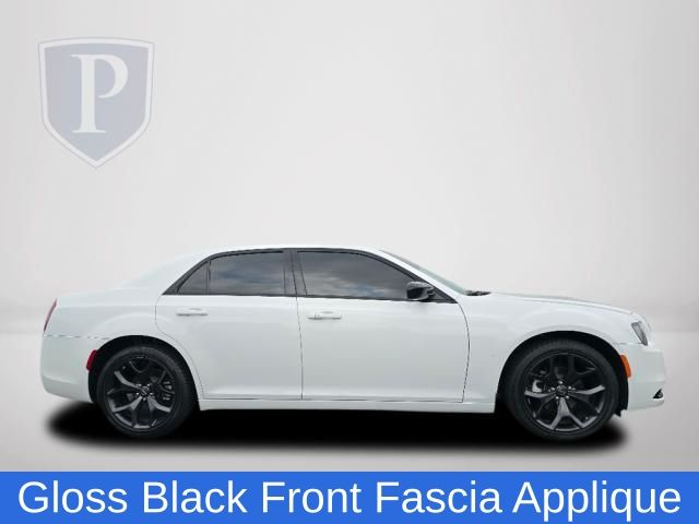 2023 Chrysler 300 Touring 10