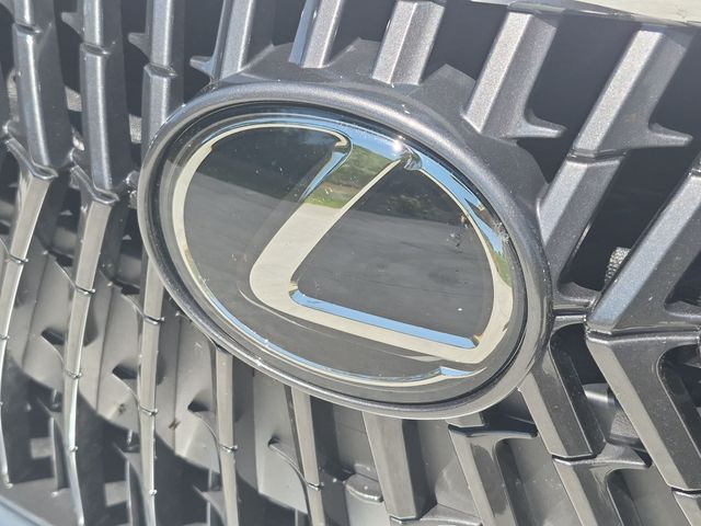 2025 Lexus ES - Image 9