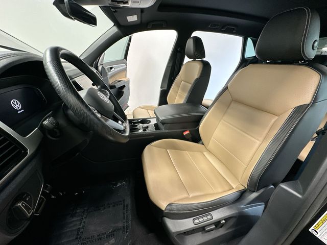 2023 Volkswagen Atlas Cross Sport 2.0T SEL R-Line Black at Sutliff Volkswagen