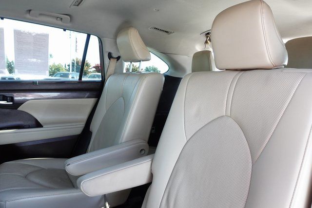 used 2022 Toyota Highlander car, priced at $32,499