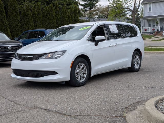 2023 Chrysler Voyager LX