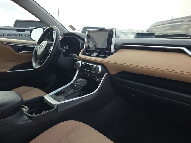 2023 Toyota RAV4 XLE:B02167