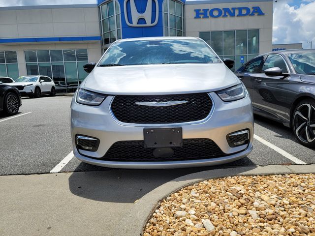 Used 2024 Chrysler Pacifica Van
