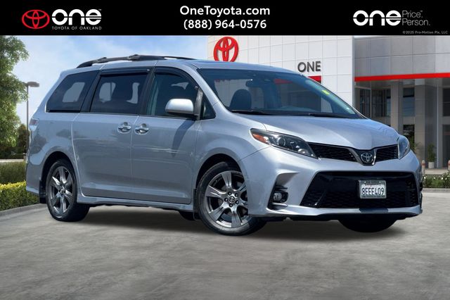 Silver Sky Metallic 2018 Toyota Sienna SE 8-Passenger FWD Minivan Front-Wheel Drive 8-Speed Automatic
