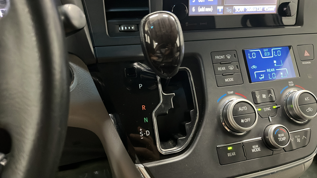Used 2017 Predawn Gray Mica Toyota XLE image 19