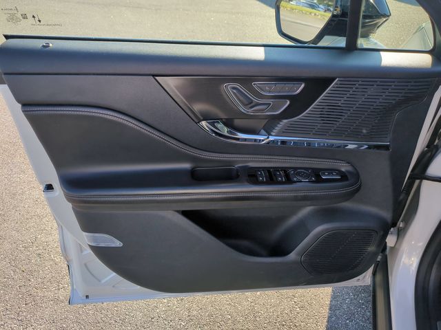Used 2020 White Lincoln Standard image 12