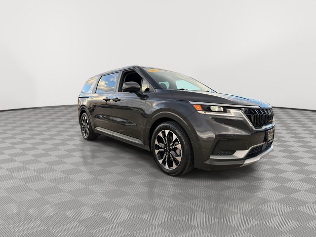 Used 2023 Kia Carnival Van