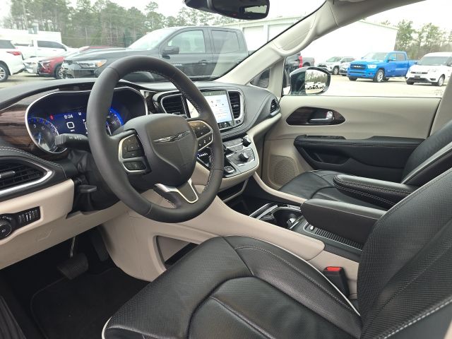 2024 Chrysler Pacifica Limited:B02071