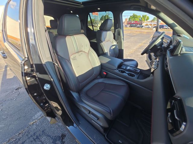 Used 2025 Honda Pilot SUV