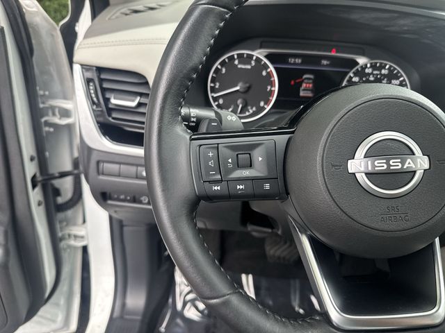 Used 2023 White Nissan SL image 17