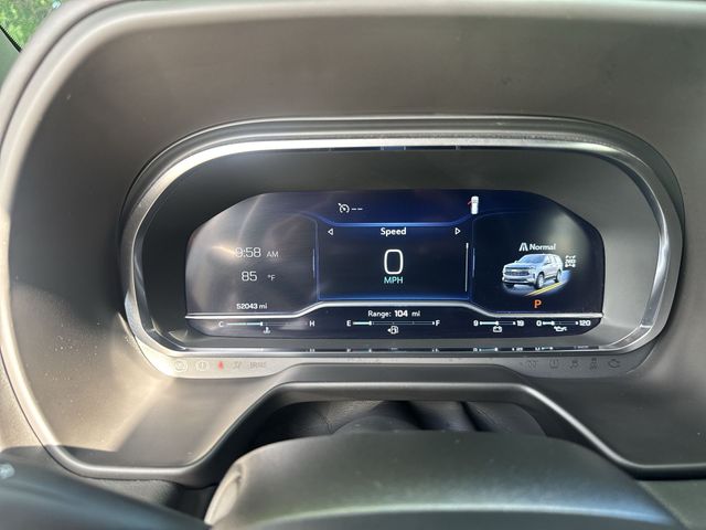 Used 2023 White Chevrolet Z71 image 21