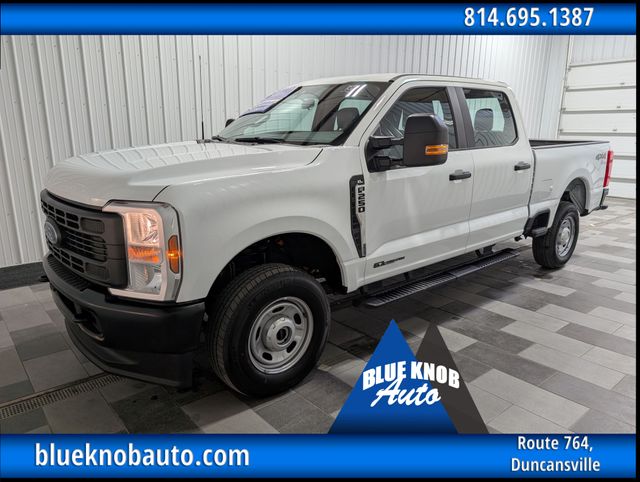 Oxford White 2026 Ford F-250 Super Duty XL Crew Cab 4WD Pickup Truck Four-Wheel Drive Automatic