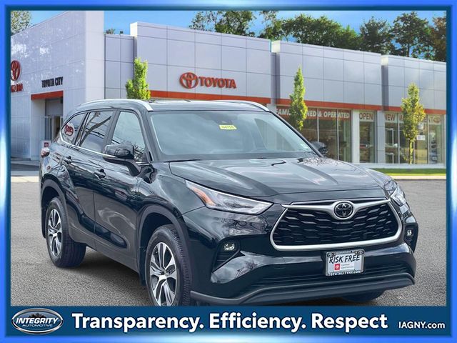 Midnight Black Metallic 2024 Toyota Highlander XLE AWD SUV / Crossover All-Wheel Drive 8-Speed Automatic
