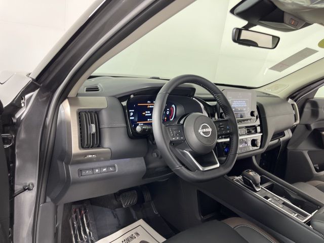 2025 Gun Metallic/Super Black Nissan Pathfinder Platinum FWD SUV