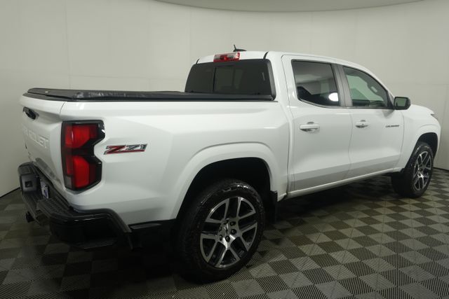 Used 2023 White Chevrolet Z71 image 3