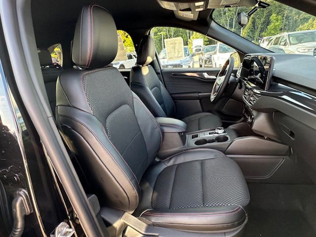 2025 Ford Escape ST-Line photo
