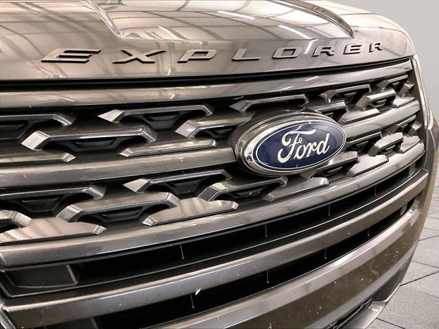 2018 Ford Explorer XLT Gray at Subaru and VW of Moon Township
