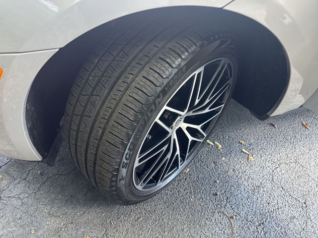 Used 2025  Porsche Base image 34