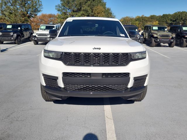 New 2025 White Jeep Altitude X image 17