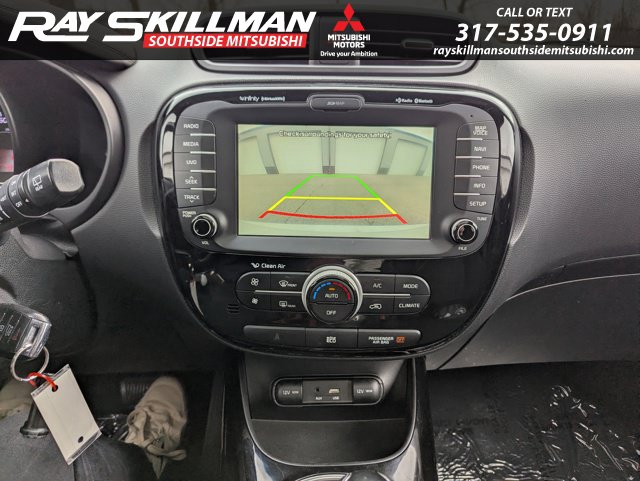 Used 2015 White Kia Exclaim image 22