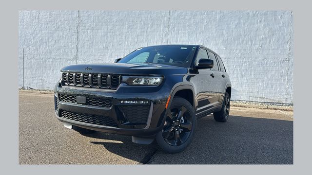 Diamond Black Crystal Pearlcoat 2026 Jeep Grand Cherokee SUV / Crossover Four-Wheel Drive 8-Speed Automatic