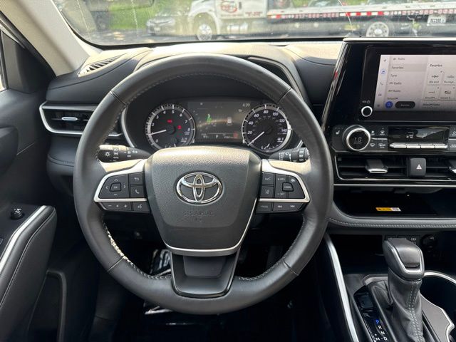 Used 2024 Toyota Highlander SUV