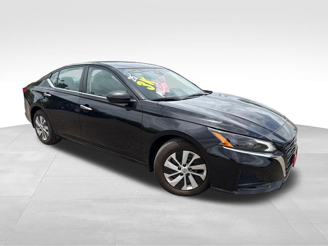 Super Black 2025 Nissan Altima Sedan Front-Wheel Drive Continuously Variable Transmission