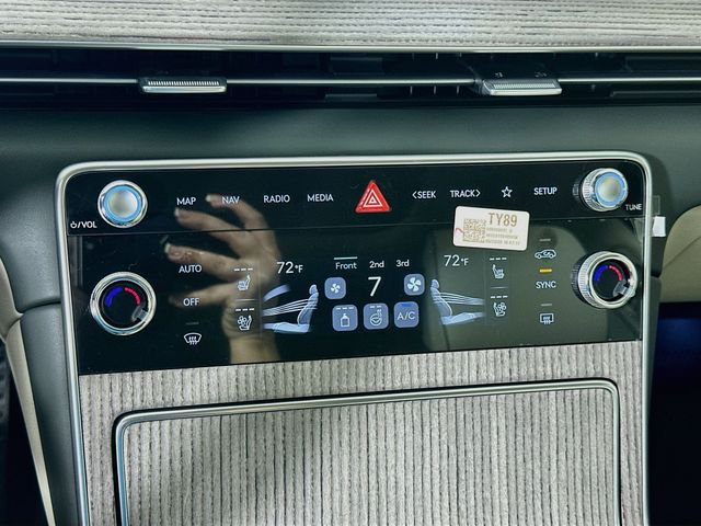 Thumbnail: 2027 Genesis GV80 - 14