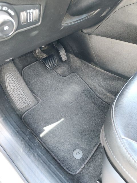 Used 2024 White/off-white Jeep Limited image 18