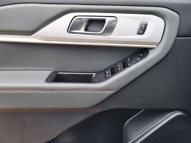 2025 Ford Explorer Active photo