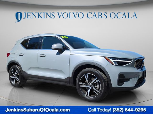 2025 Volvo XC40 B5 Core Bright Theme AWD