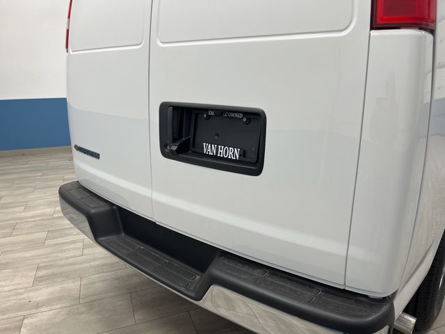 New 2026 Summit White Chevrolet Work Van image 26