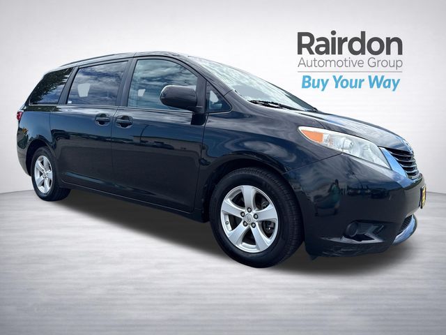  2015 Toyota Sienna LE 7-Passenger Auto Access Seat   