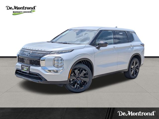 2026 Mitsubishi Outlander LE White at North Houston Mitsubishi