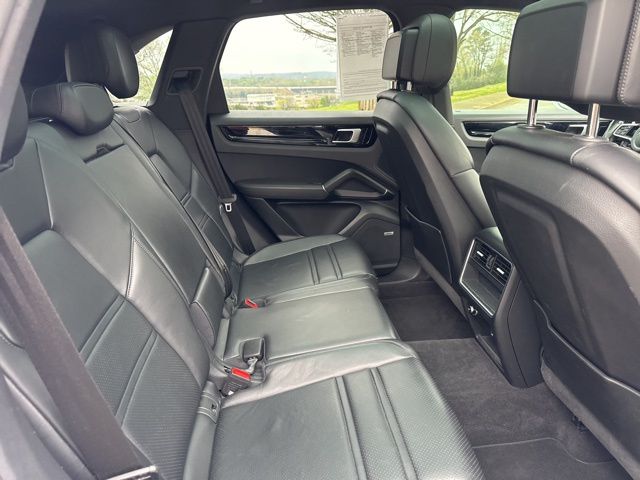 Used 2019  Porsche Base image 12