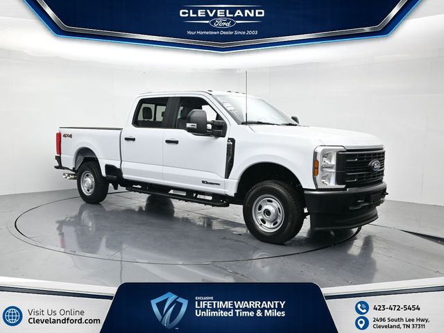 Oxford White 2026 Ford F-250 Super Duty Pickup Truck Four-Wheel Drive Automatic