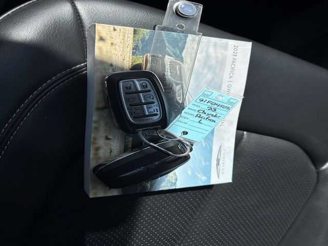 Used 2023 Black Chrysler Touring L image 4