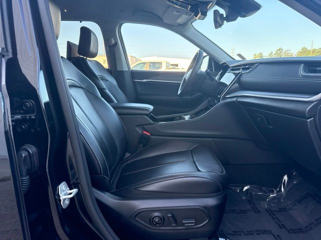 2023 Jeep Grand Cherokee Limited:45393C