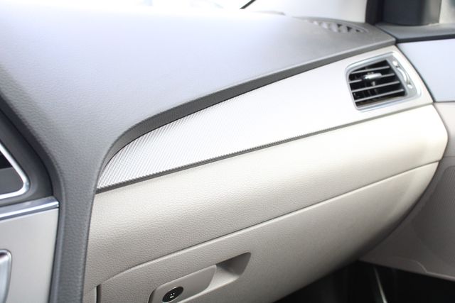 Used 2017 Black Hyundai Base image 17