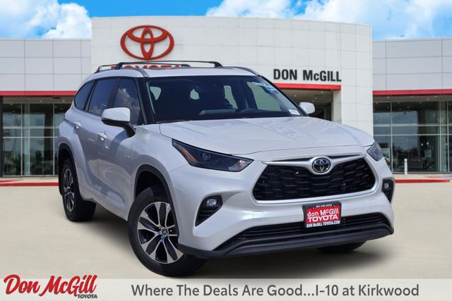 2026 Toyota Highlander XLE Beige at Gullo Toyota
