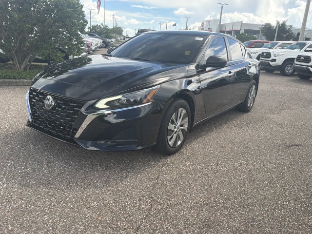 Used 2025 Nissan Altima Sedan