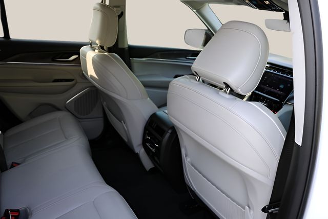 Used Car 2023 Jeep Grand Cherokee  Overland For Sale Under $40,000 In Austin, Texas